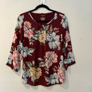 Van Heusen top medium flowered pattern